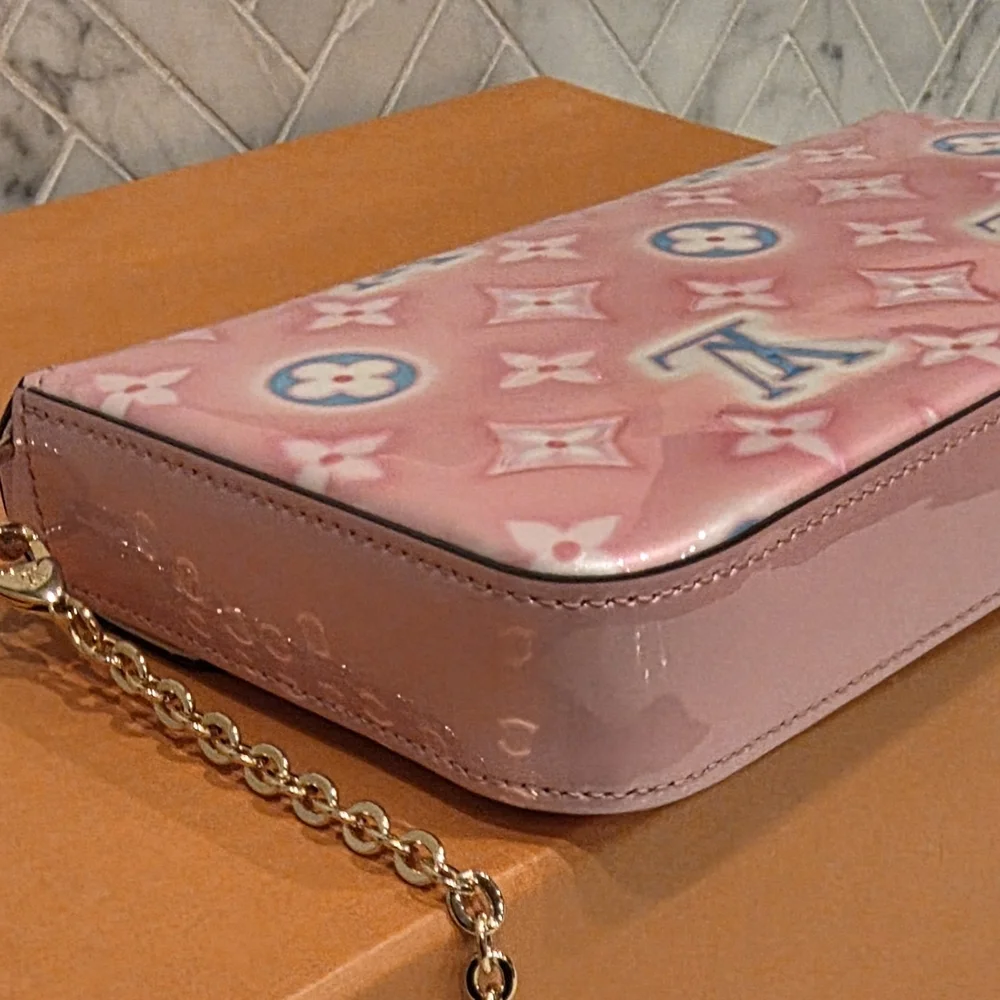 Louis Vuitton Felicie Pochette Valentines Edition New With Minor Color Transfer - Picture 10 of 15
